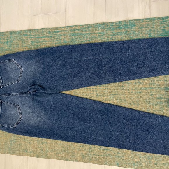 Mom Jeans - Picture 2 of 4